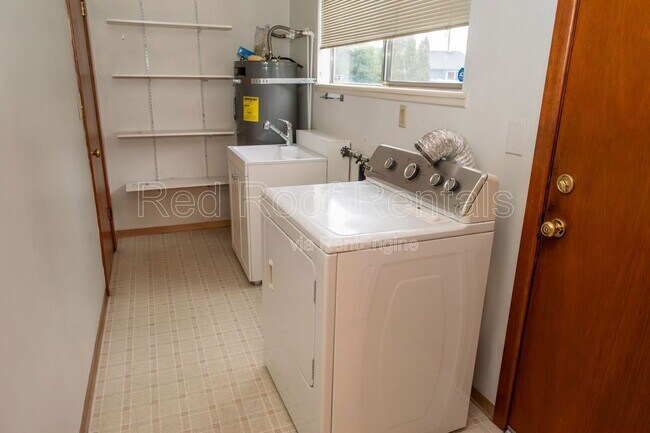 Building Photo - 6232 S Wapato St