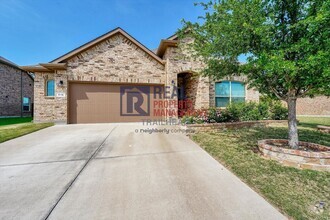 Building Photo - Beautiful 4 Bedroom/2 Bath Open Concept Home