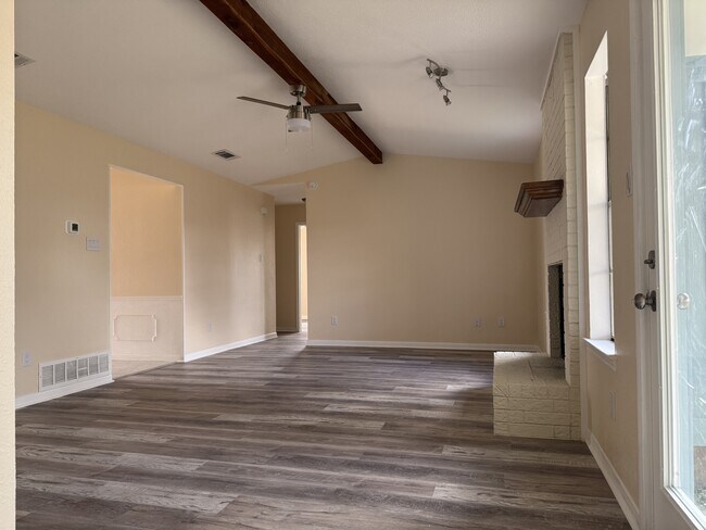 Building Photo - 1409 Opal Rd