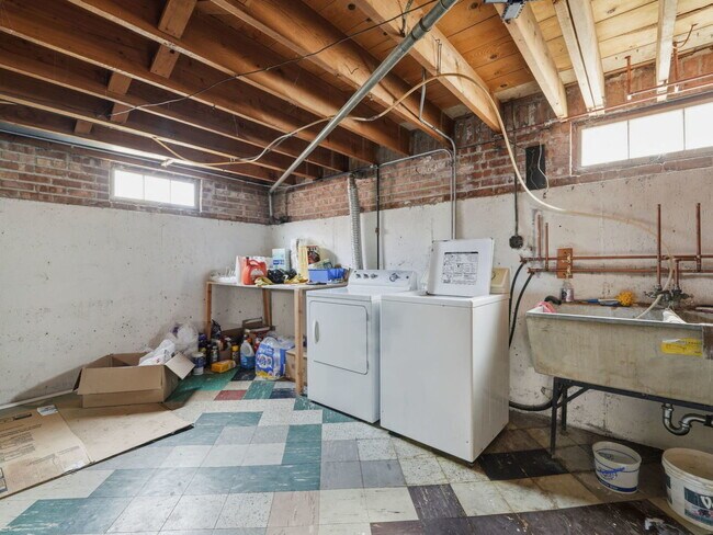 Building Photo - 5023 N Natoma Ave