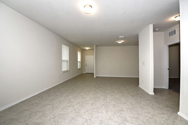 Building Photo - Gorgeous one story home  |  3 bedrooms  |  2 bathrooms  |  Covered Patio  |  2 car garage  |  Dav...