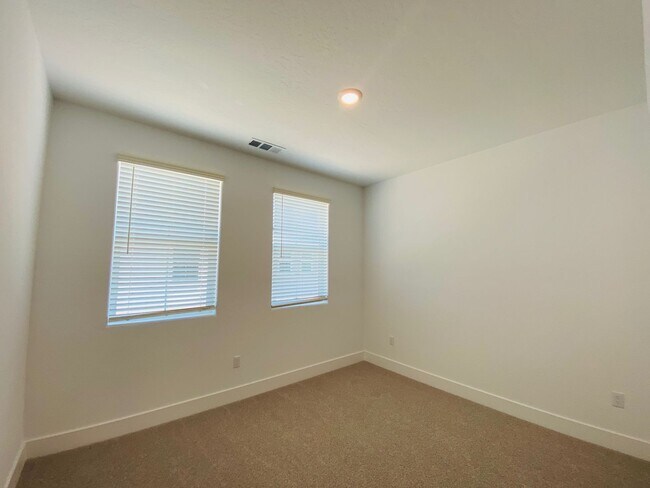 Building Photo - $2,295 + $100 Solar, Copper Ave. & Willow,...