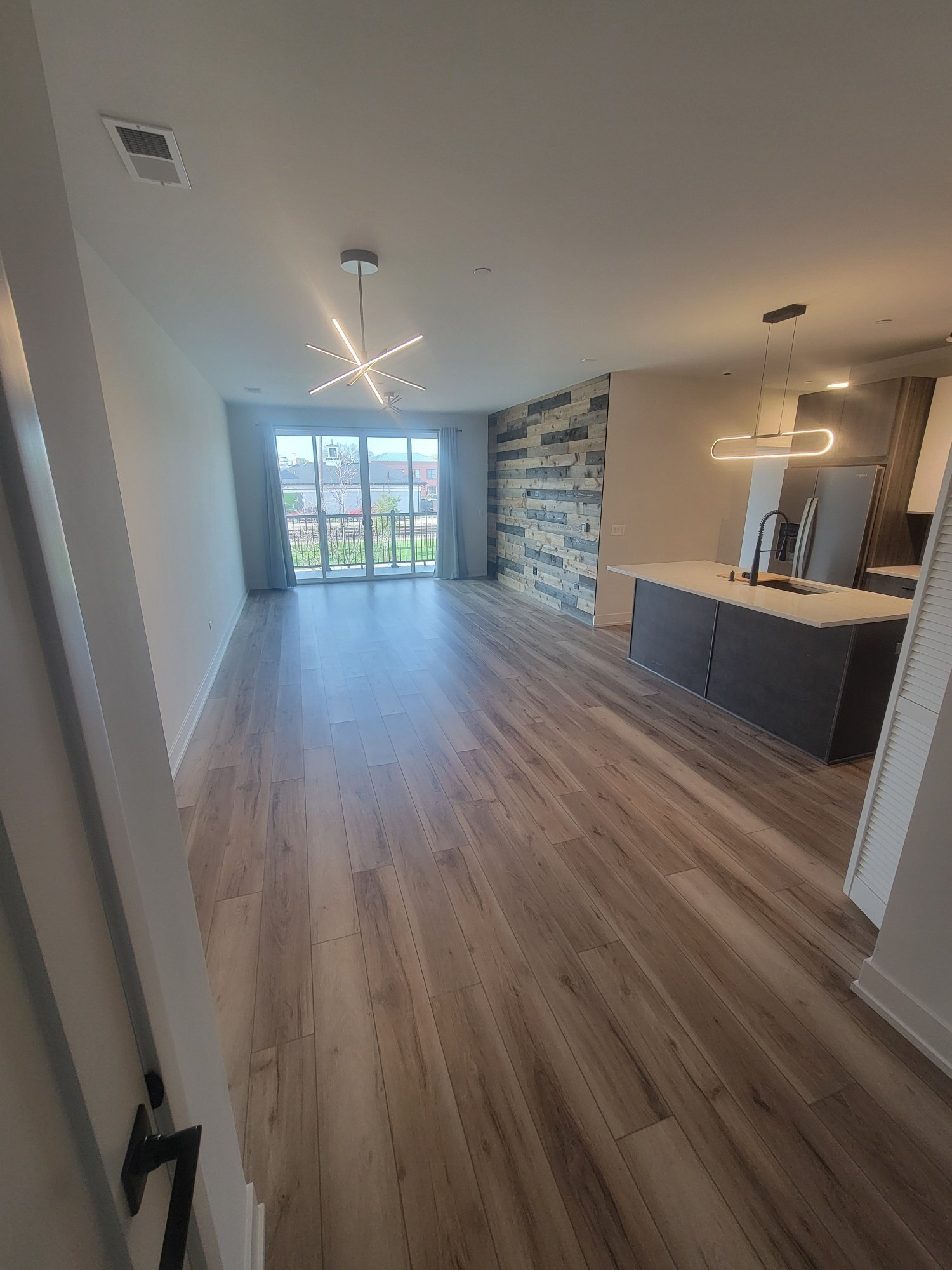 Building Photo - 302 W Liberty Dr