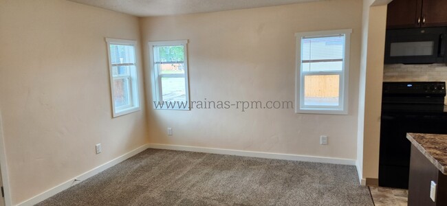 Building Photo - 502 E 40th St