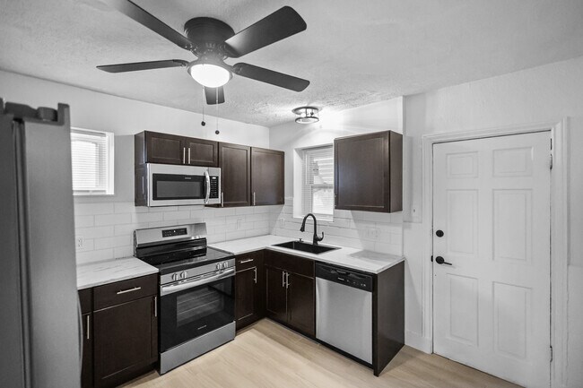 Building Photo - 6026 N Pointe Blvd