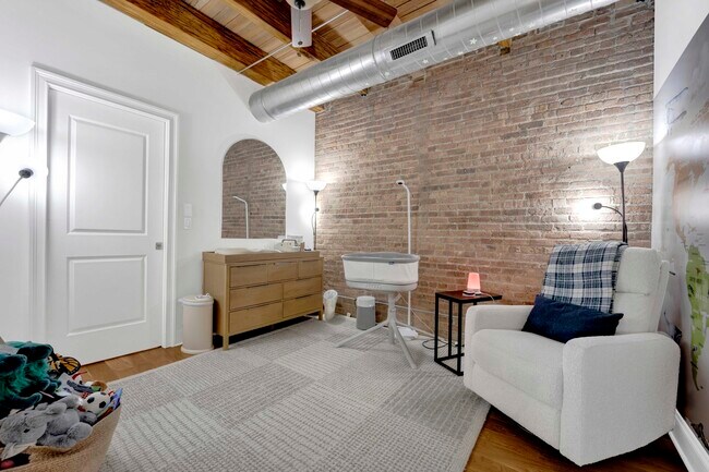 Building Photo - 935 W Randolph St