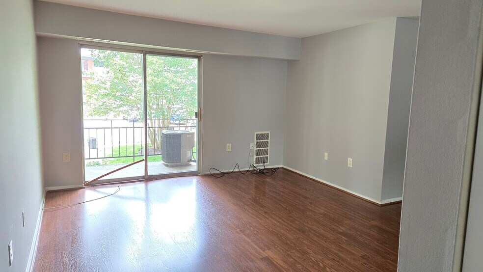 Building Photo - 11324 Cherry Hill Rd