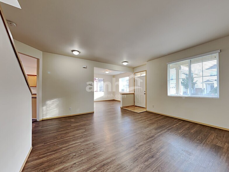 Building Photo - 6215 Park St E