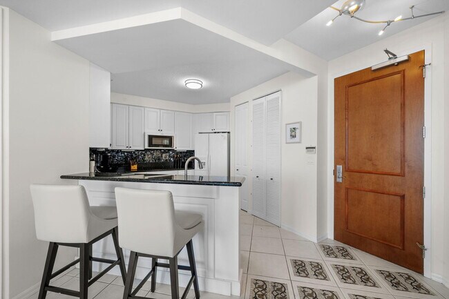 Building Photo - 347 N New River Dr E