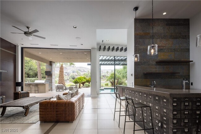 Building Photo - 1501 Foothills Village Dr