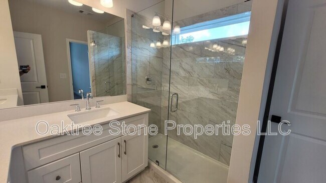 Building Photo - 2585 Ocean Dr NW