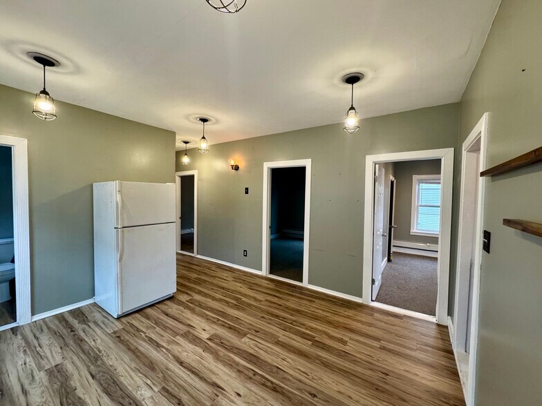 Building Photo - 61 John St