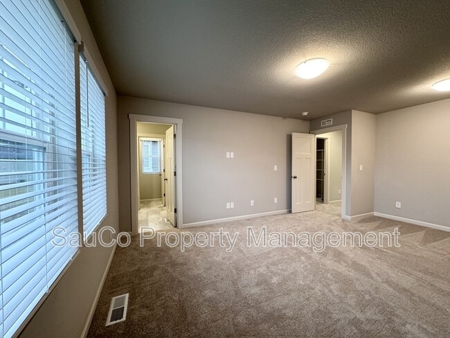 Building Photo - 8309 SE Crescent Dr