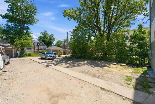 Building Photo - 541 N Lawndale Ave