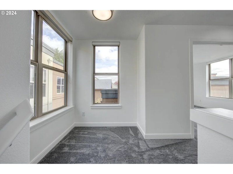 Building Photo - 6267 NE Carillion Dr