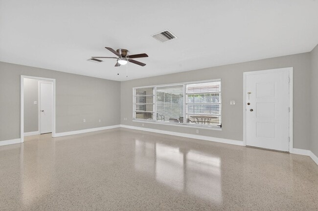 Building Photo - Fully Renovated Canal-Front Home on the Harris Chain of Lakes!