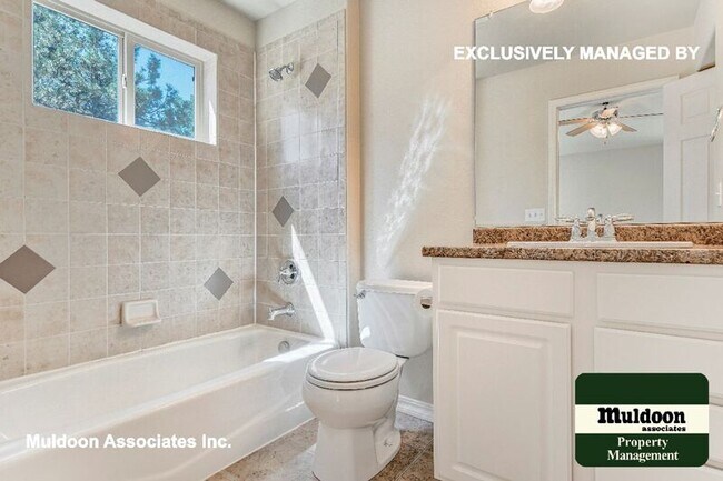 Building Photo - 8385 Woodcrest Dr