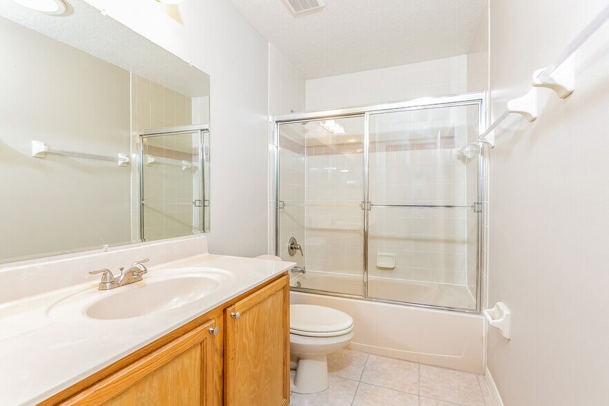 Building Photo - 2221 Heathwood Cir