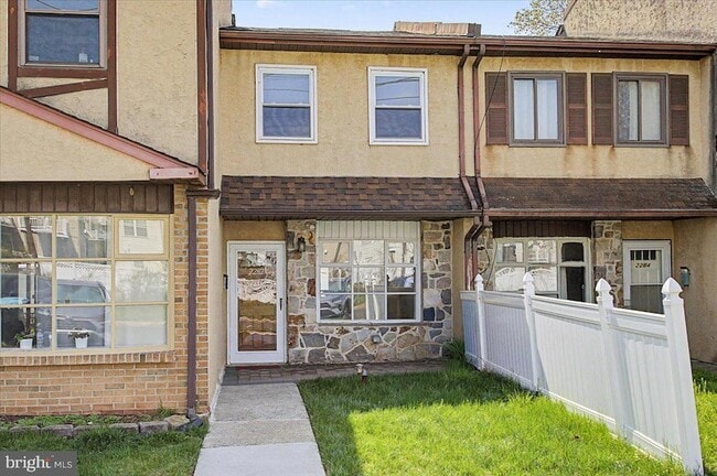 Building Photo - 2282 Suzann Dr