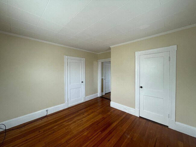 Building Photo - 68 Laval St