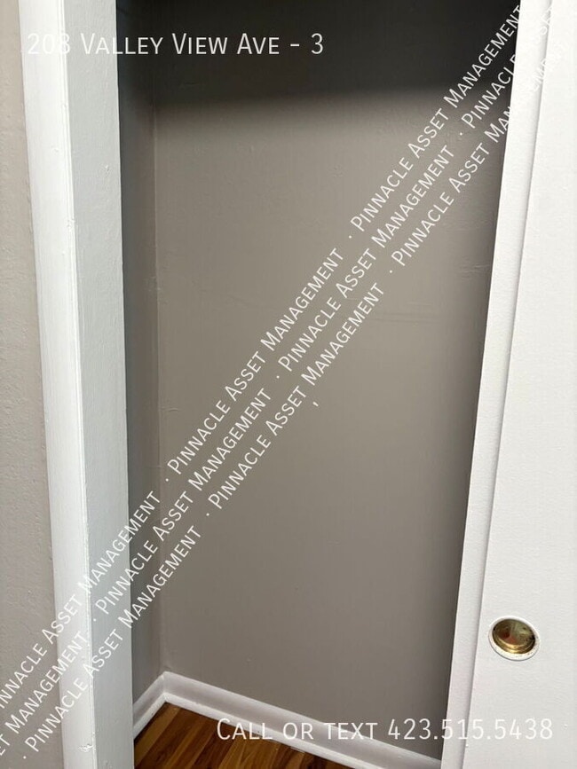 Building Photo - 208 Valley View Ave