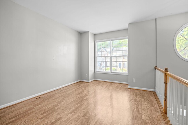Building Photo - Spacious 3 Story Townhome Located in the Heart Raleigh! Available Now!