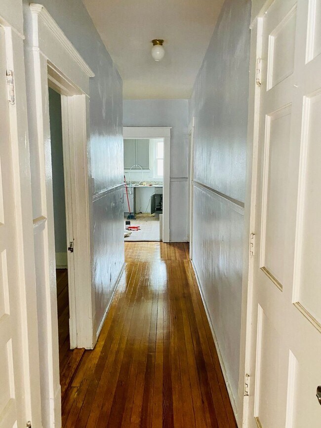 Building Photo - 119 N Robinson St