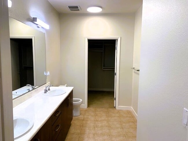Building Photo - Clean & Modern Dublin Condo – Prime Location - Washer and Dryer in Unit