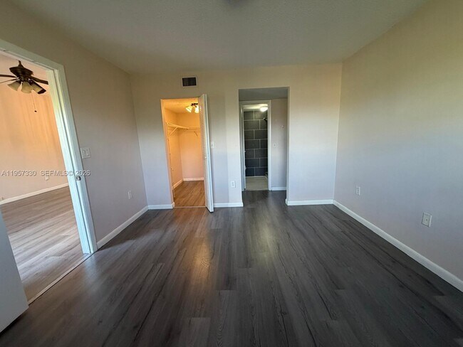 Building Photo - 9971 Nob Hill Pl