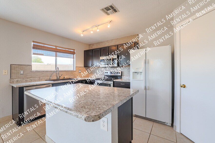 Building Photo - 1324 S Mosley Ct