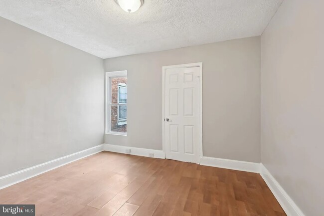 Building Photo - 106 S Heald St
