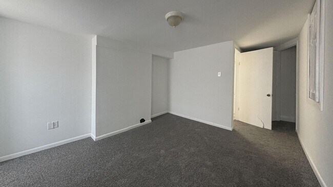 Building Photo - 3-Story Home in the Heart of Philly