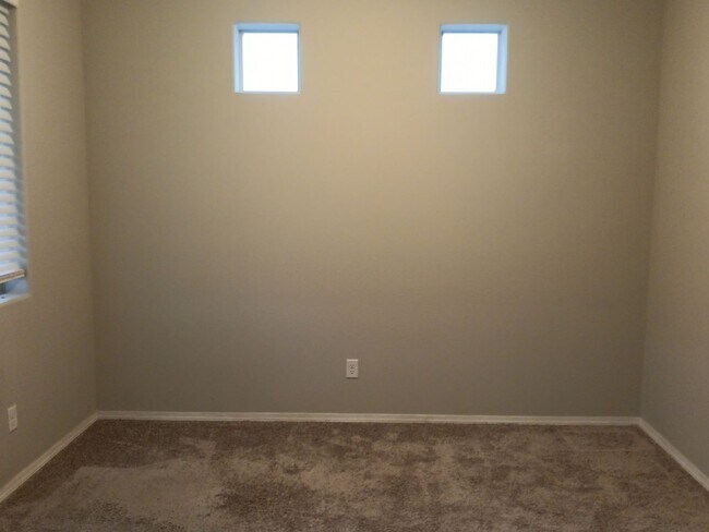 Building Photo - Spacious 4-bedroom, 2.5-bathroom home! Showings available NOW!