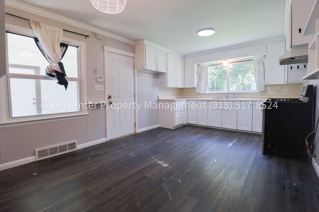 Building Photo - 9344 E 3rd Pl