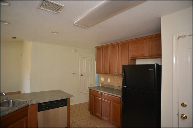 Building Photo - 10045 Paloma Dr