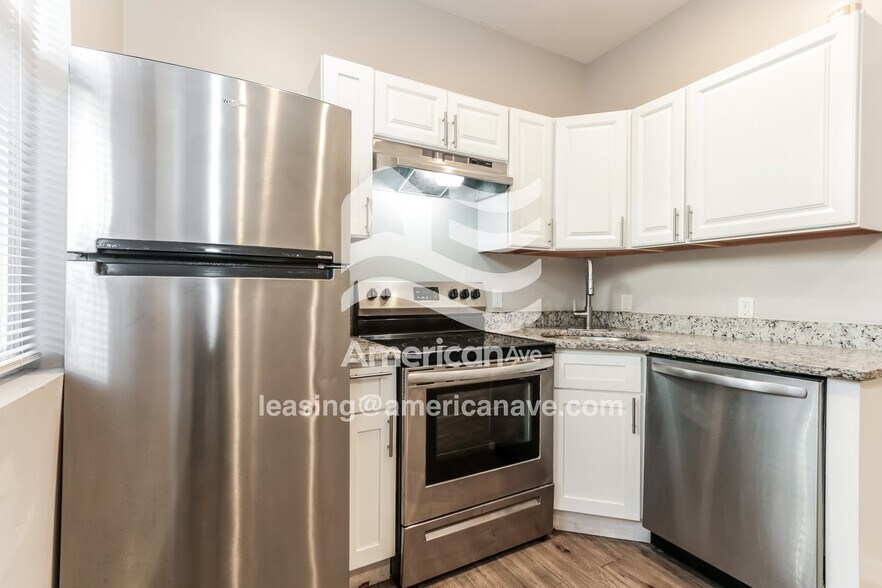 Building Photo - 515 N Allison St