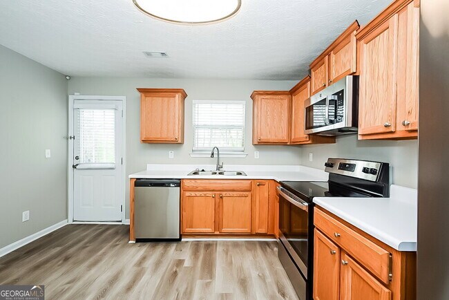 Building Photo - 896 Madison Ct