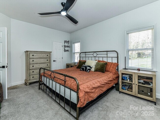 Building Photo - 6915 Pleasant Dr