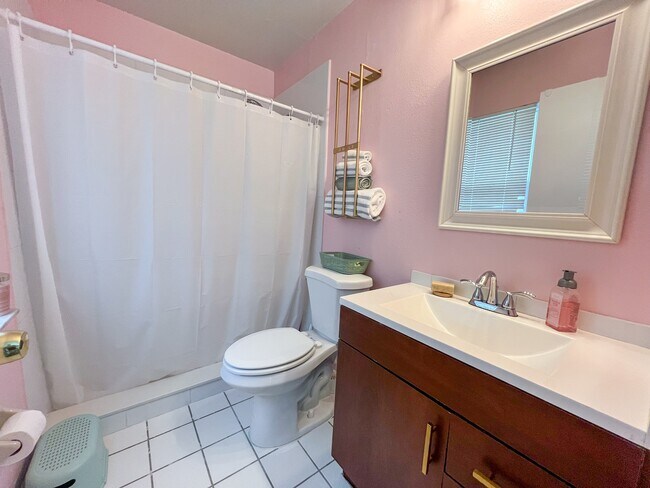 Building Photo - 1323 Torreya Cir