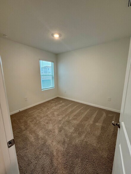 Building Photo - 32447 Weathered Oak Dr