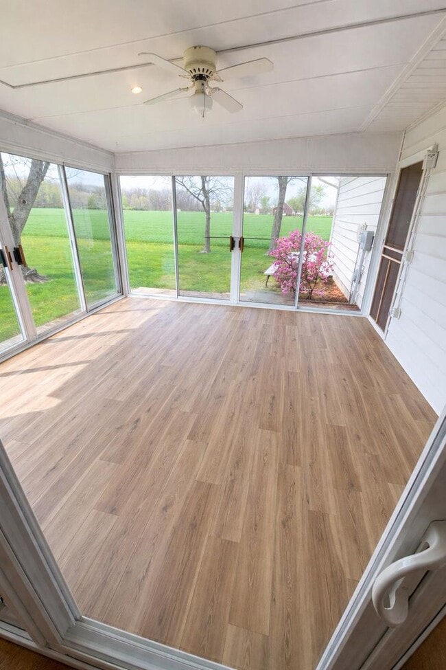 Building Photo - Shawnee Country Home – Newly Renovated Ranch with 2-Car Garage