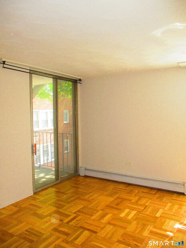 Building Photo - 87 Glenbrook Rd