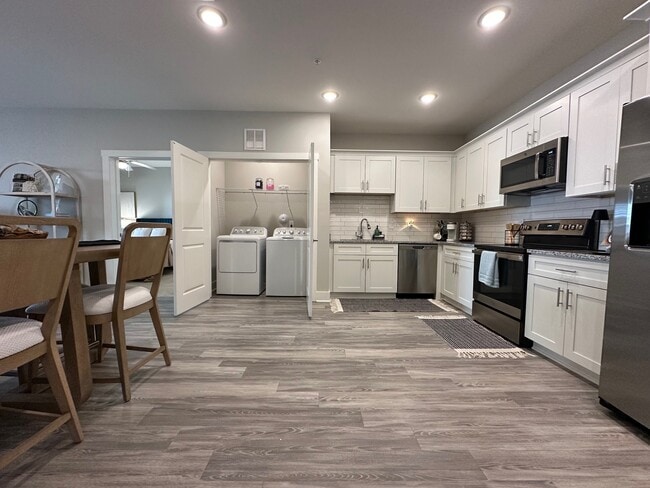 Building Photo - Pine Reserve Apartments