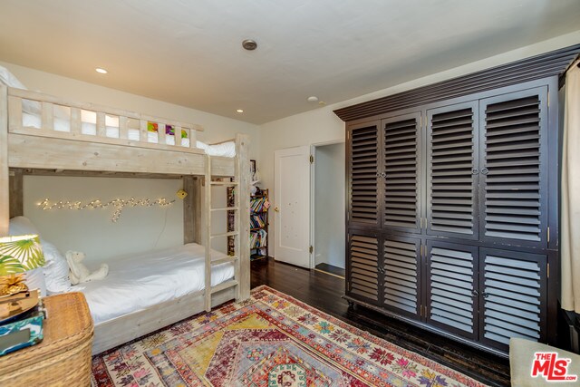 Building Photo - 8900 Hollywood Hills Rd