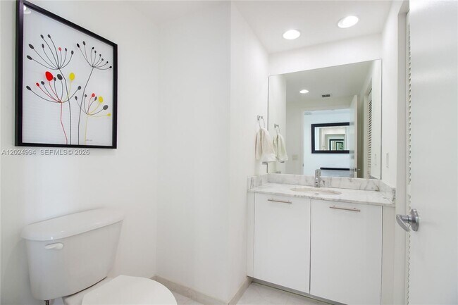 Building Photo - 950 Brickell Bay Dr