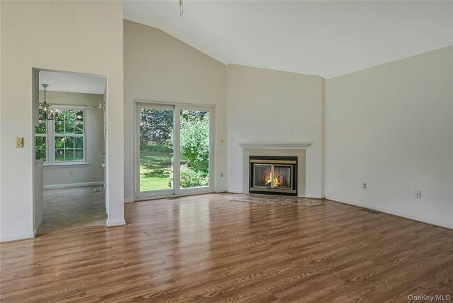 Building Photo - 2555 Youngs Ave