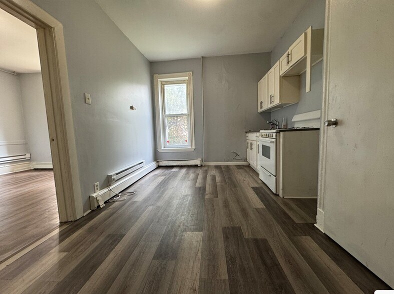 154 Union St 1R - 152 Union St