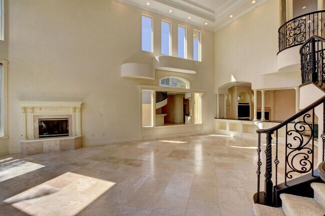 Building Photo - 505 Canyon Greens Drive