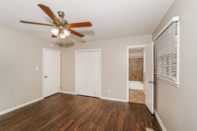 Building Photo - 120 Von Dale Dr