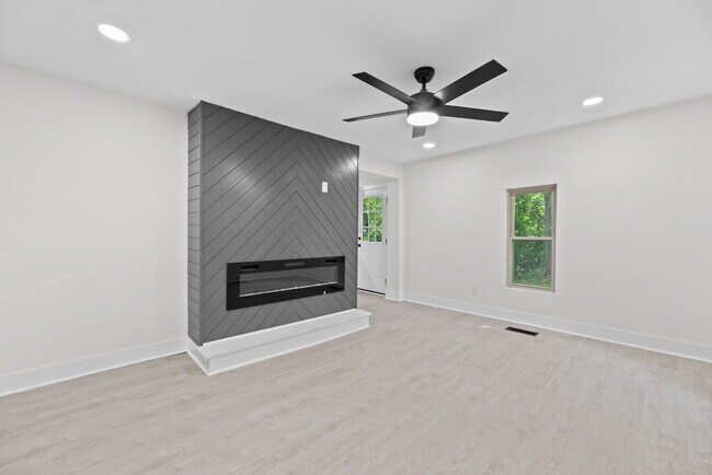 Building Photo - 2217 Cityview Ave